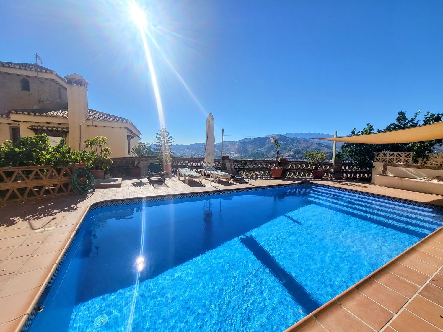 Almuñecar, Granada, 5 Bedrooms Bedrooms, ,3 BathroomsBathrooms,House,For Sale